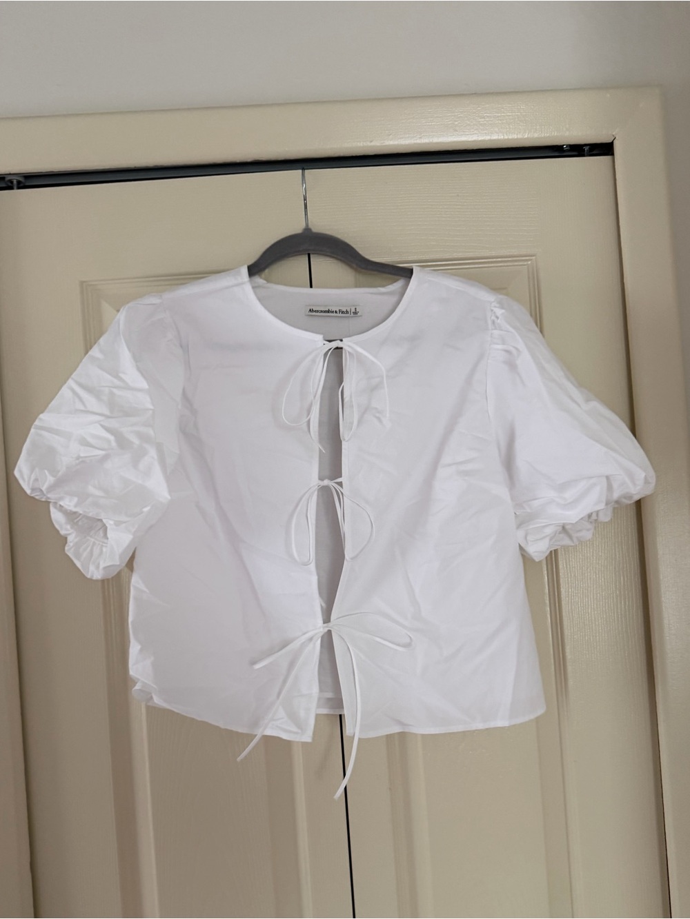 Abercrombie & Fitch White Puff-Sleeve Tie-Front Blouse